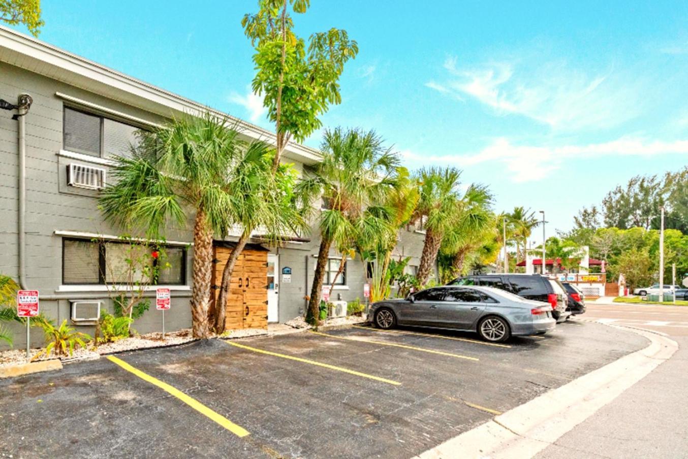 Boutique Beach Retreat St. Pete Beach Exterior foto